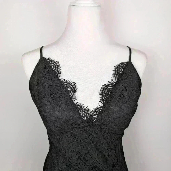 Lulu Black Bodycon Lace Dress With Adjustable straps Size Small - Picture 4 of 8